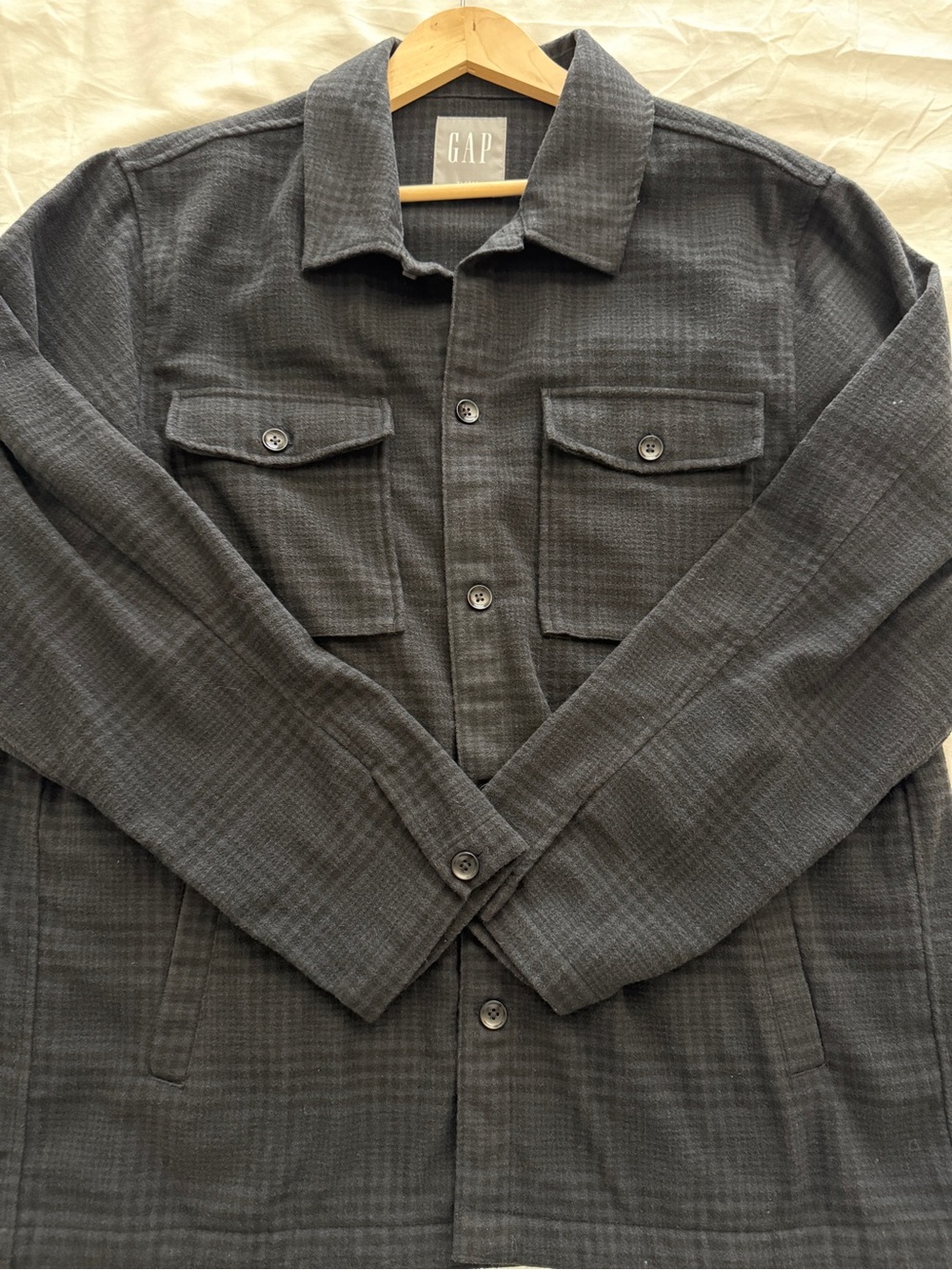 GAP Relaxed Fit Men's Charcoal Gray Plaid Button-Up Shirt Jacket